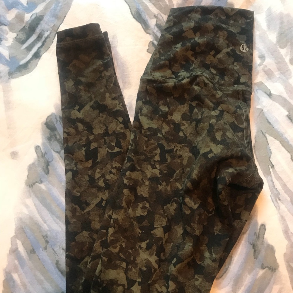 Lululemon camo wunder unders!